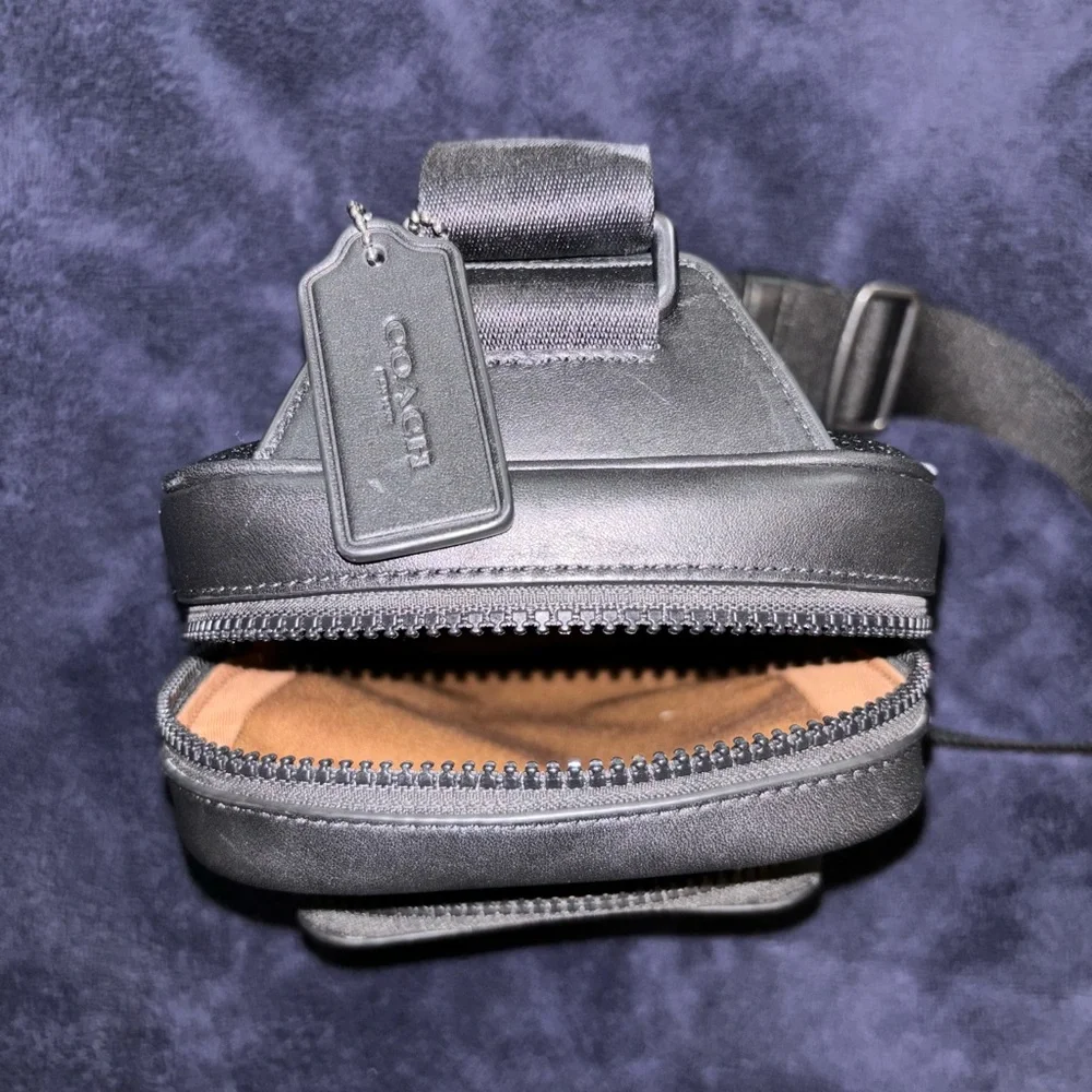 Coach Signature Men’s Bag - Picture 3 of 3